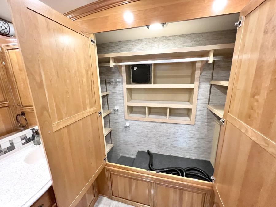 2019 Newmar Dutch Star 4363 | Photo 20 of 31