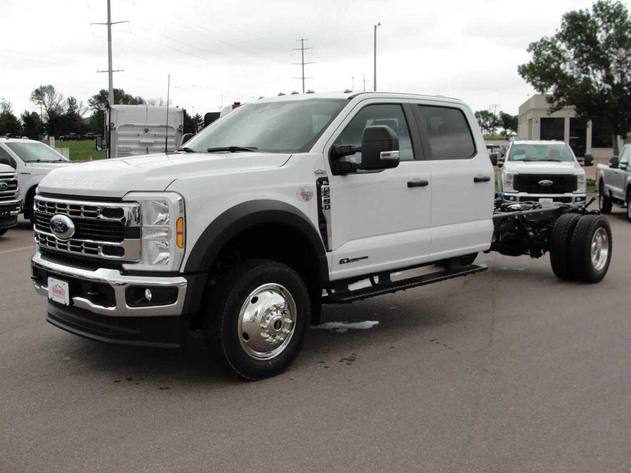 2024 Ford F-550 | Photo 1 of 15