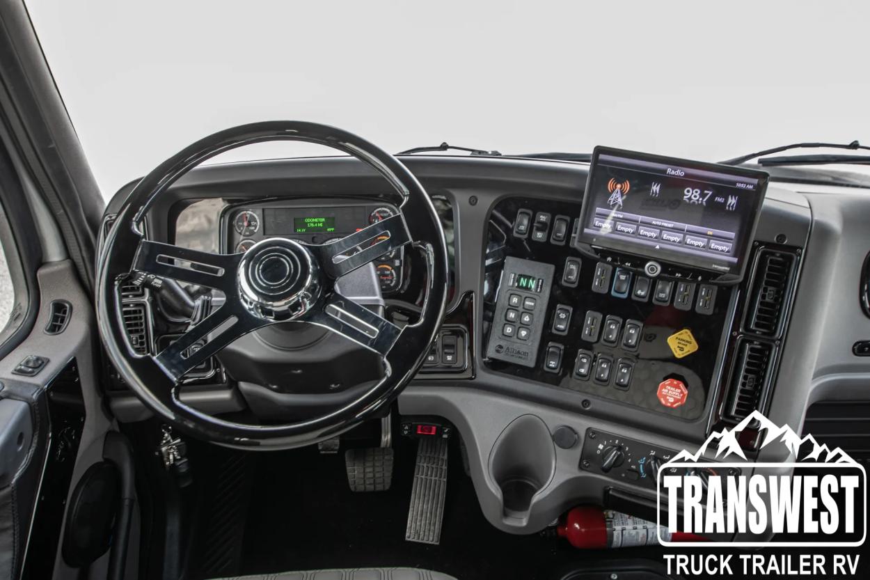 2023 Freightliner M2 106 Laredo | Photo 28 of 29