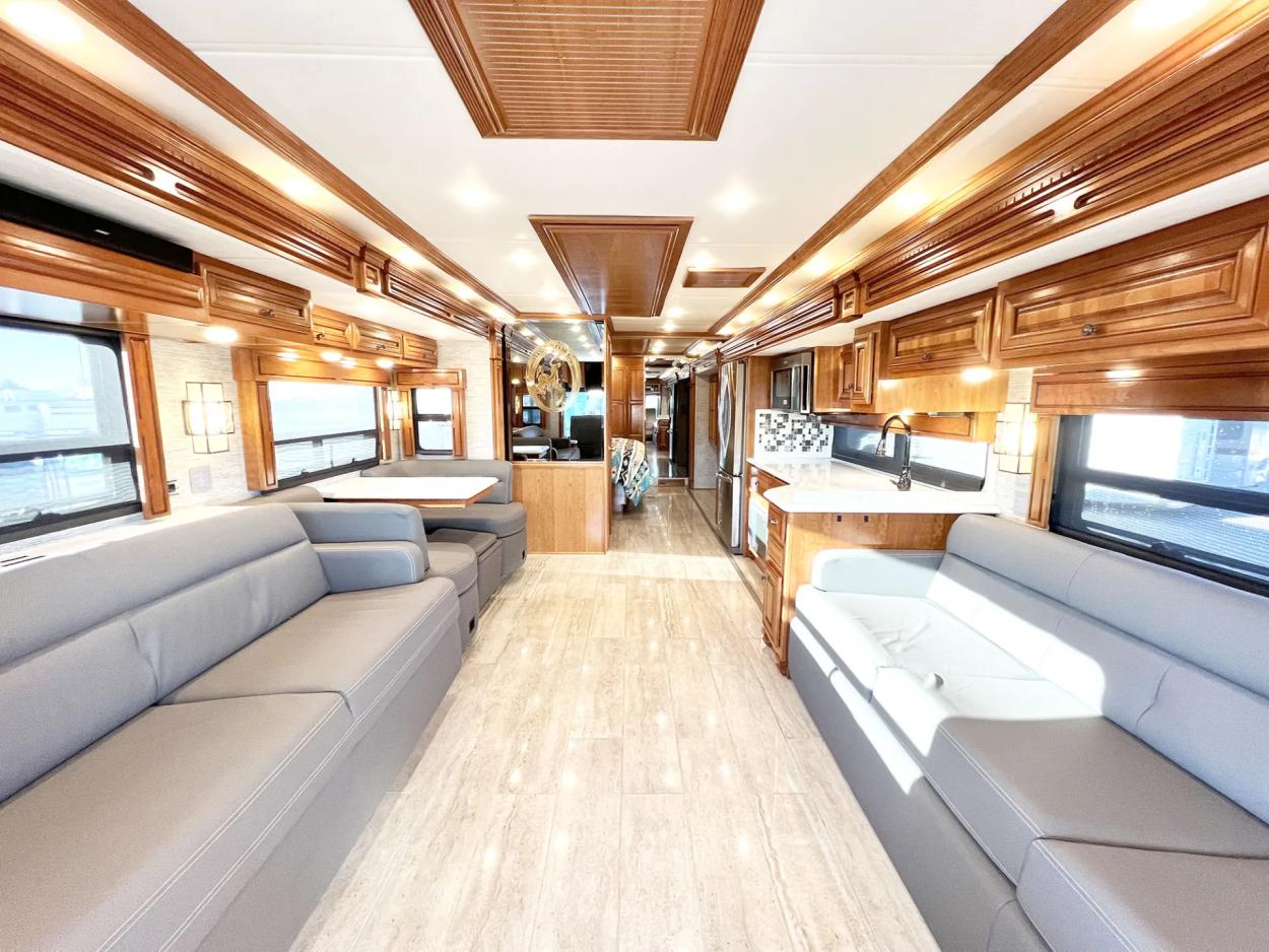 2019 Newmar Dutch Star 4363 | Photo 4 of 31