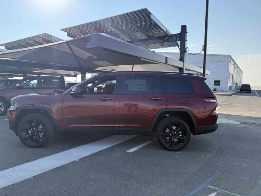 2024 Jeep Grand Cherokee L Altitude | Photo 1 of 17