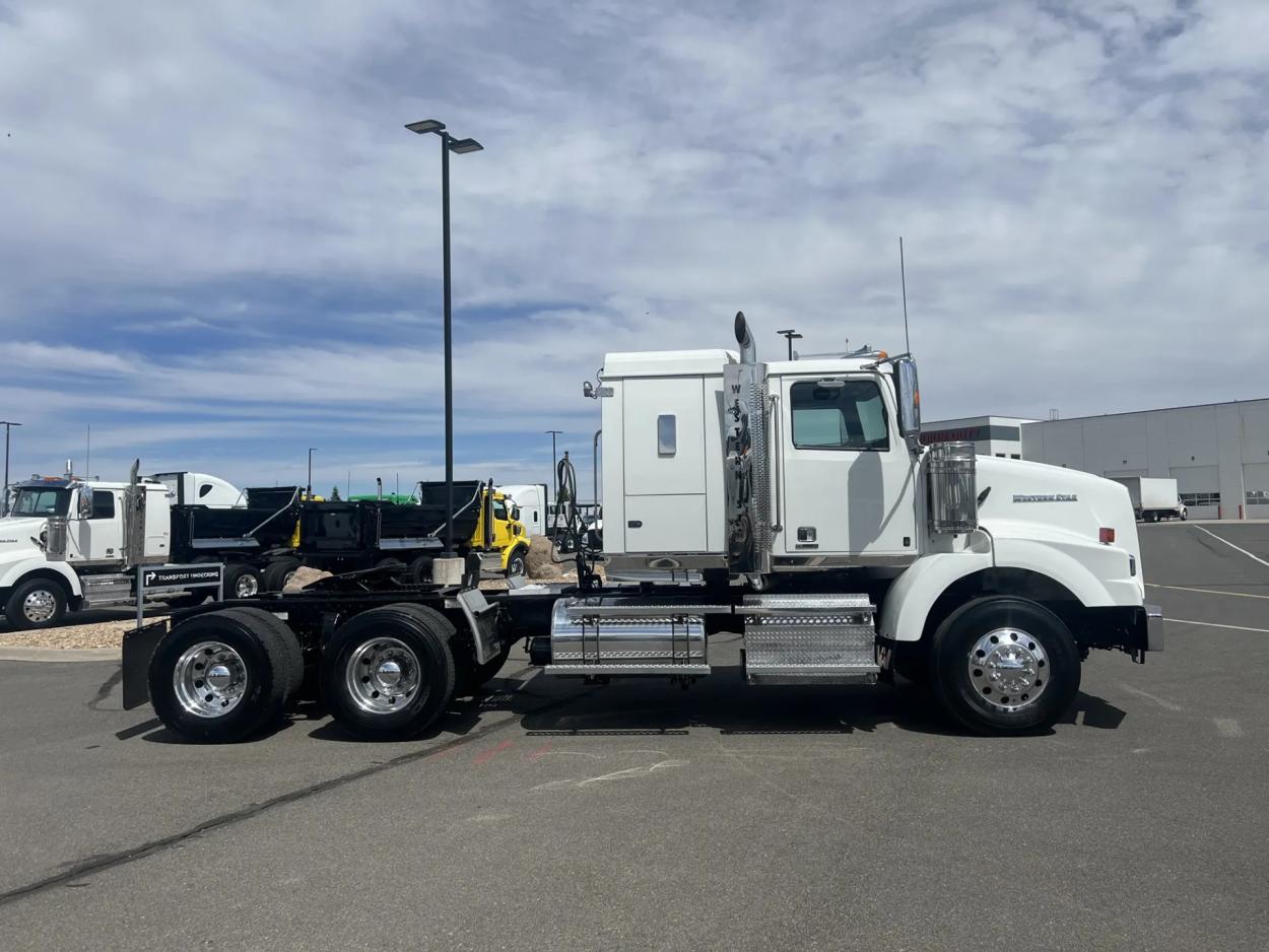 2020 Western Star 4900SA | Photo 4 of 18