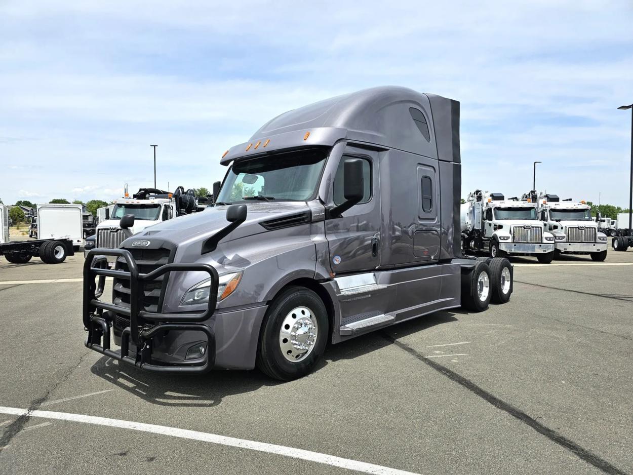 2023 Freightliner Cascadia 126 