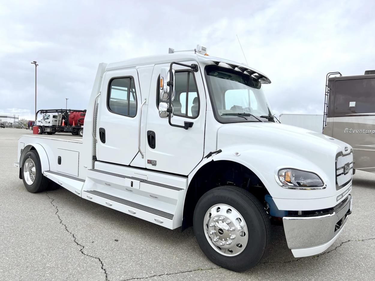 2024 Freightliner M2 106 Plus Summit Hauler | Photo 26 of 27