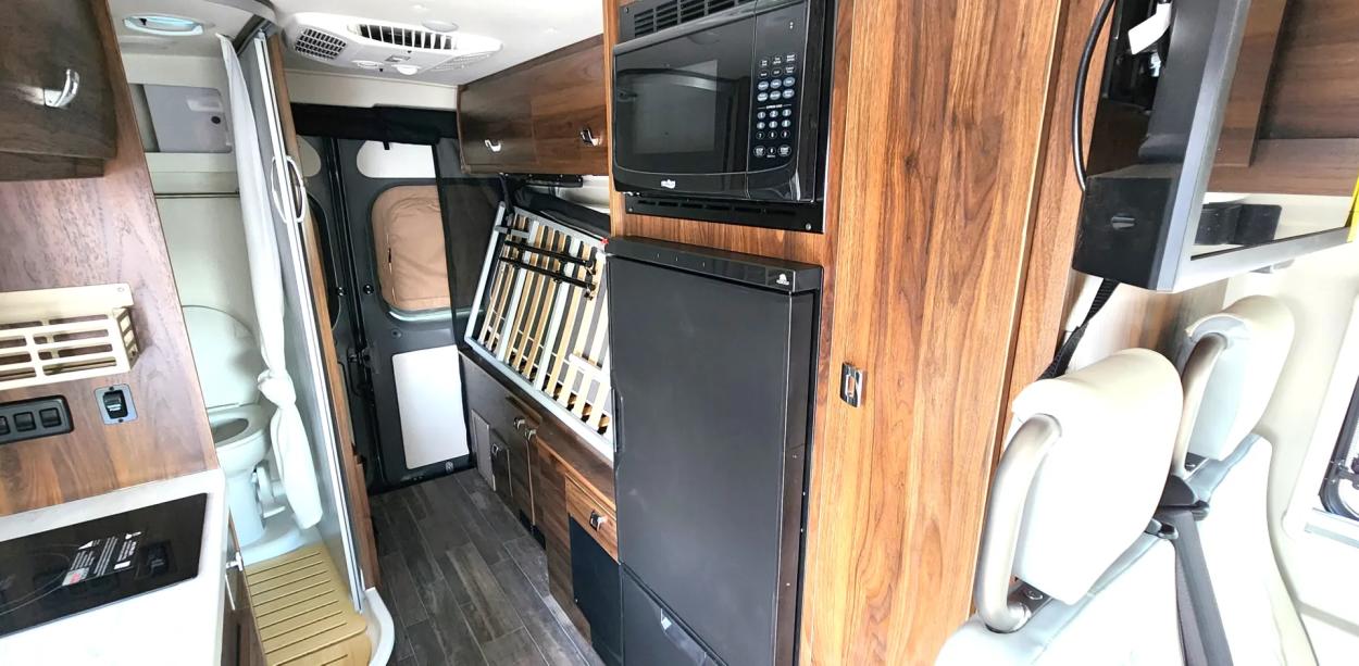 2023 Winnebago Travato 59GL | Photo 7 of 17