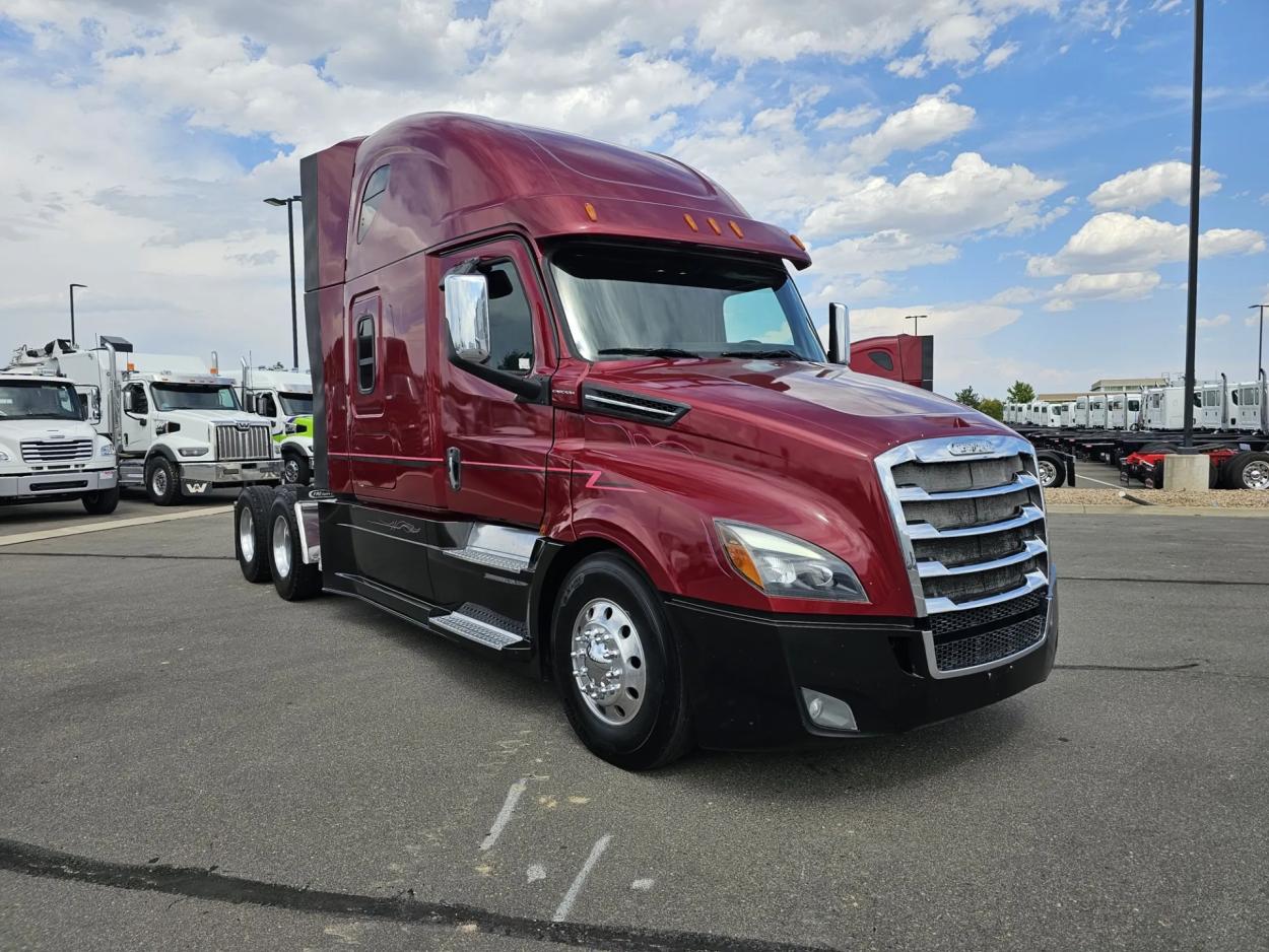 2019 Freightliner Cascadia 126 | Photo 3 of 27