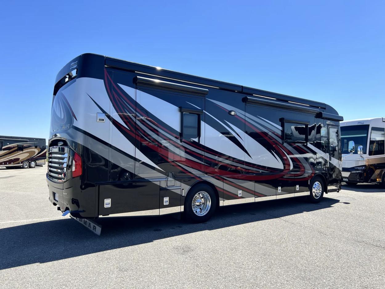 2019 Newmar New Aire 3341 | Photo 17 of 21