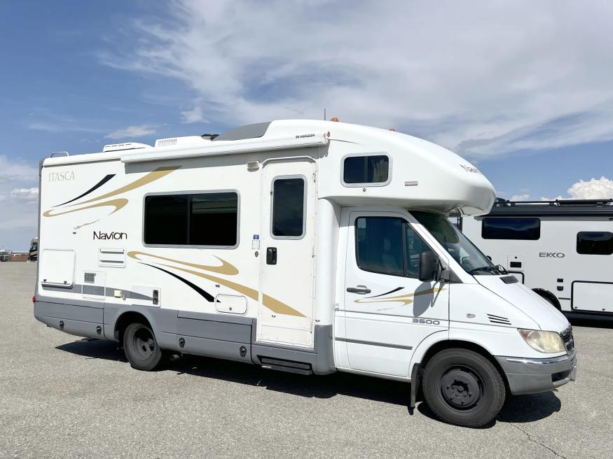 2007 Winnebago Navion 23H | Photo 1 of 20