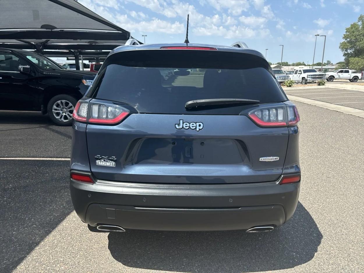 2021 Jeep Cherokee Latitude Lux | Photo 3 of 20