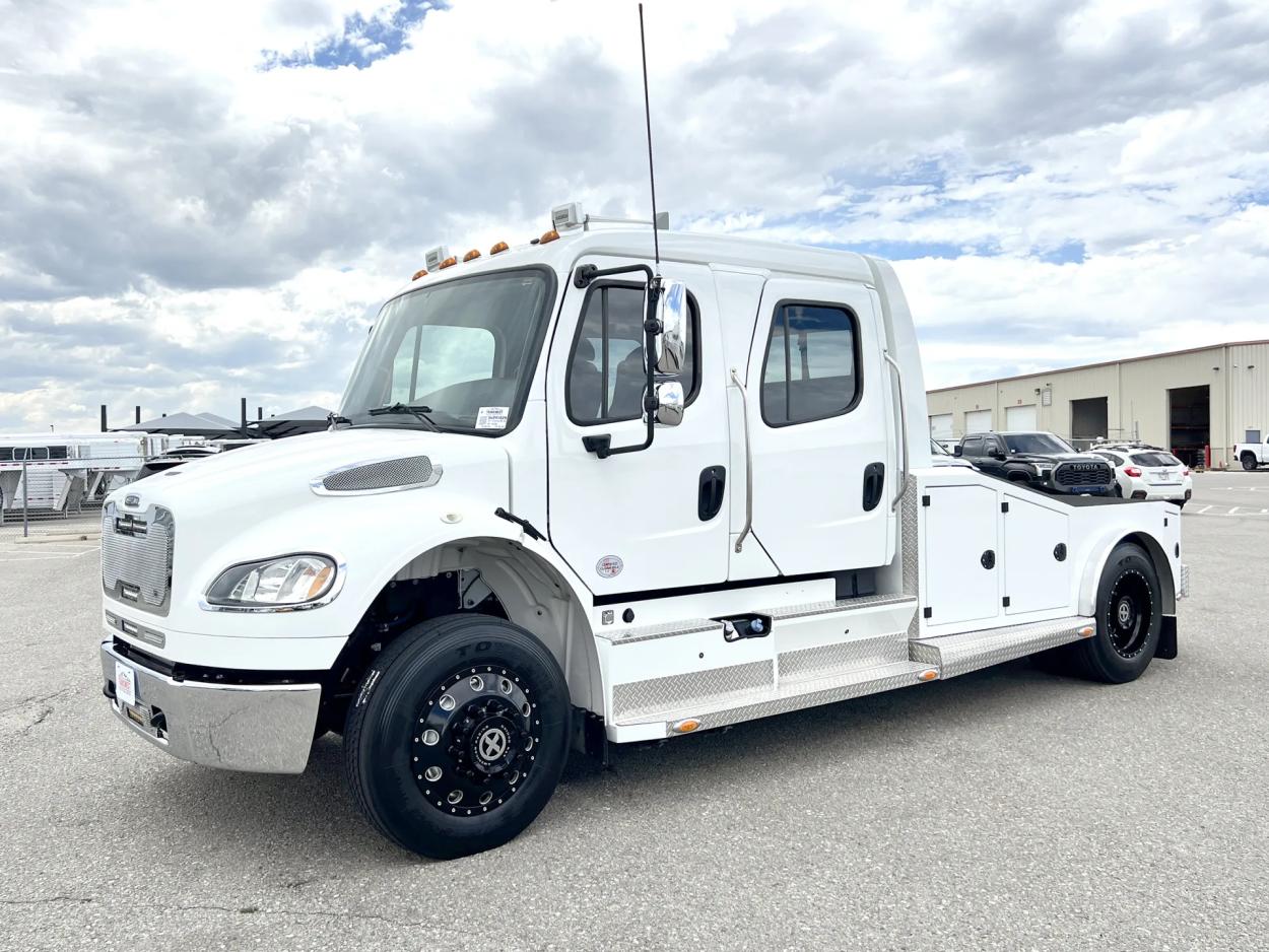 2018 Freightliner M2 106 Summit Hauler | Photo 1 of 23