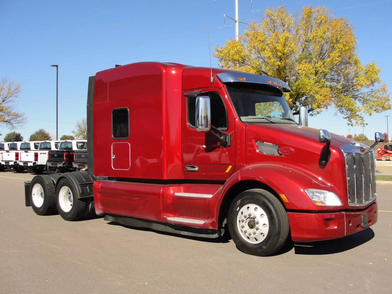 2019 Peterbilt 579 | Photo 7 of 16