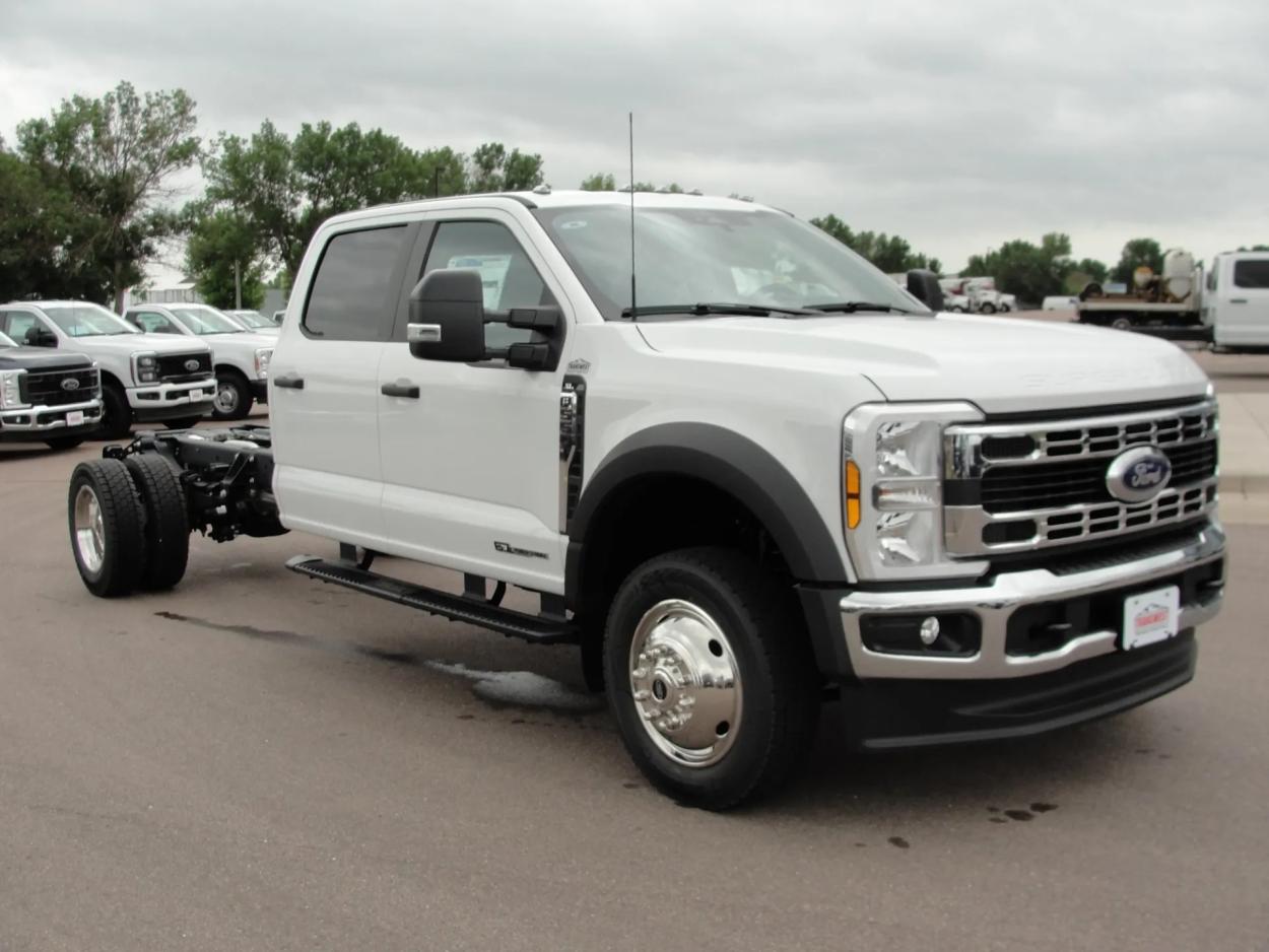 2024 Ford F-550 | Photo 7 of 15