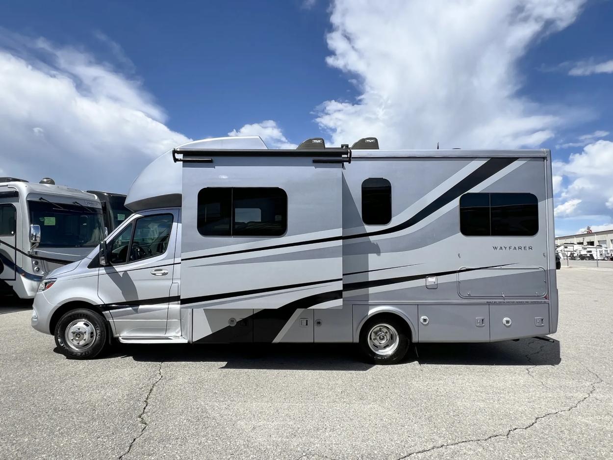 2021 Tiffin Wayfarer 25TW | Photo 18 of 25