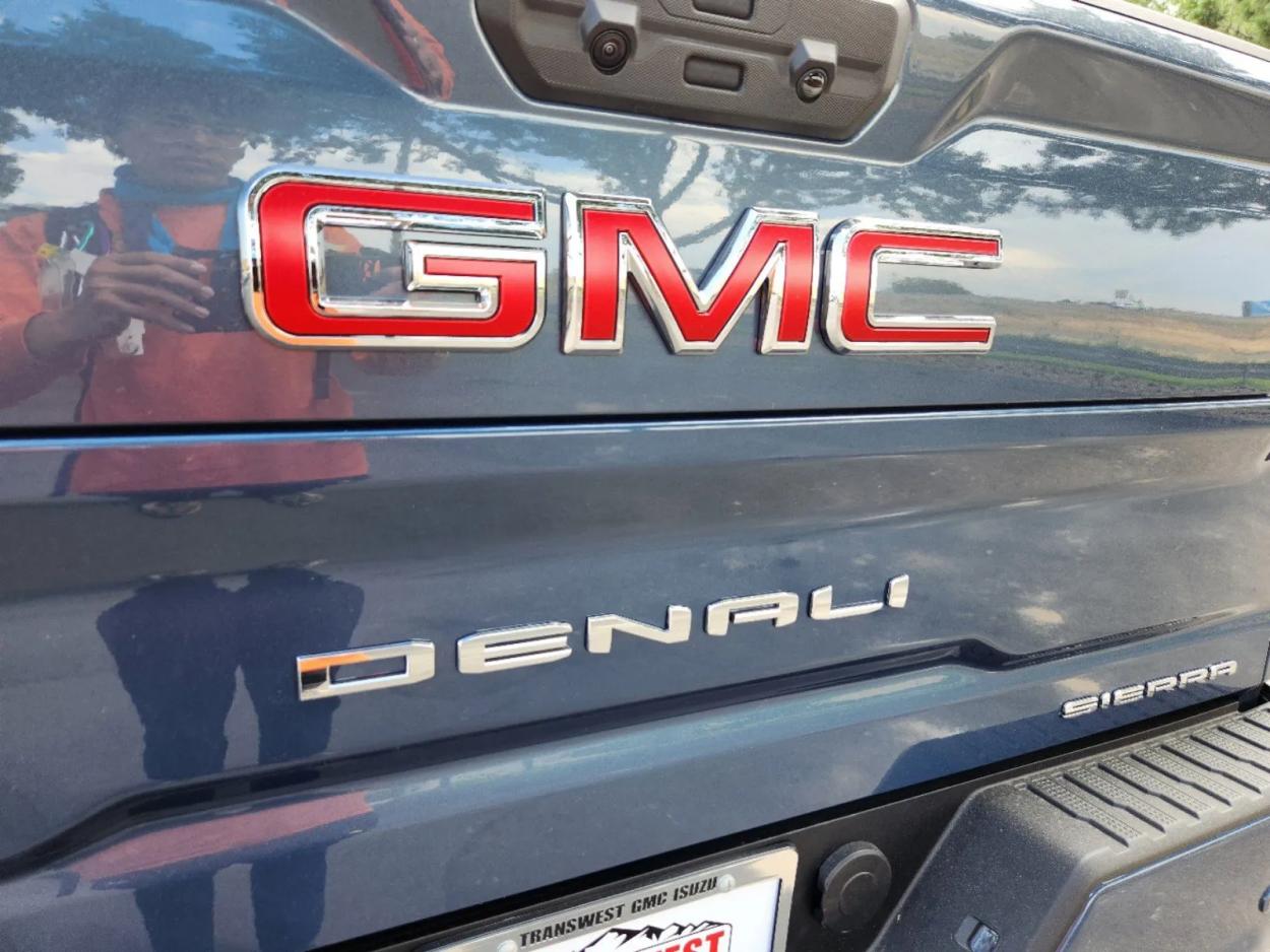 2024 GMC Sierra 2500HD Denali | Photo 13 of 28