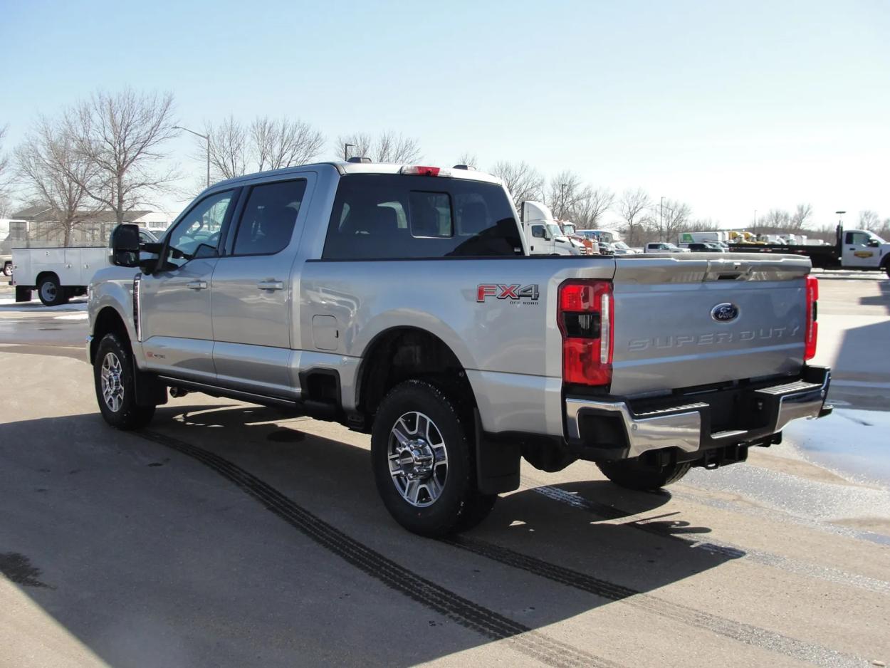 2024 Ford F-350 | Photo 3 of 15