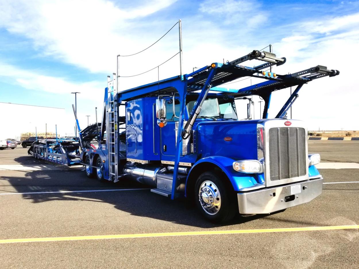 2019 Peterbilt 389 | Photo 3 of 27