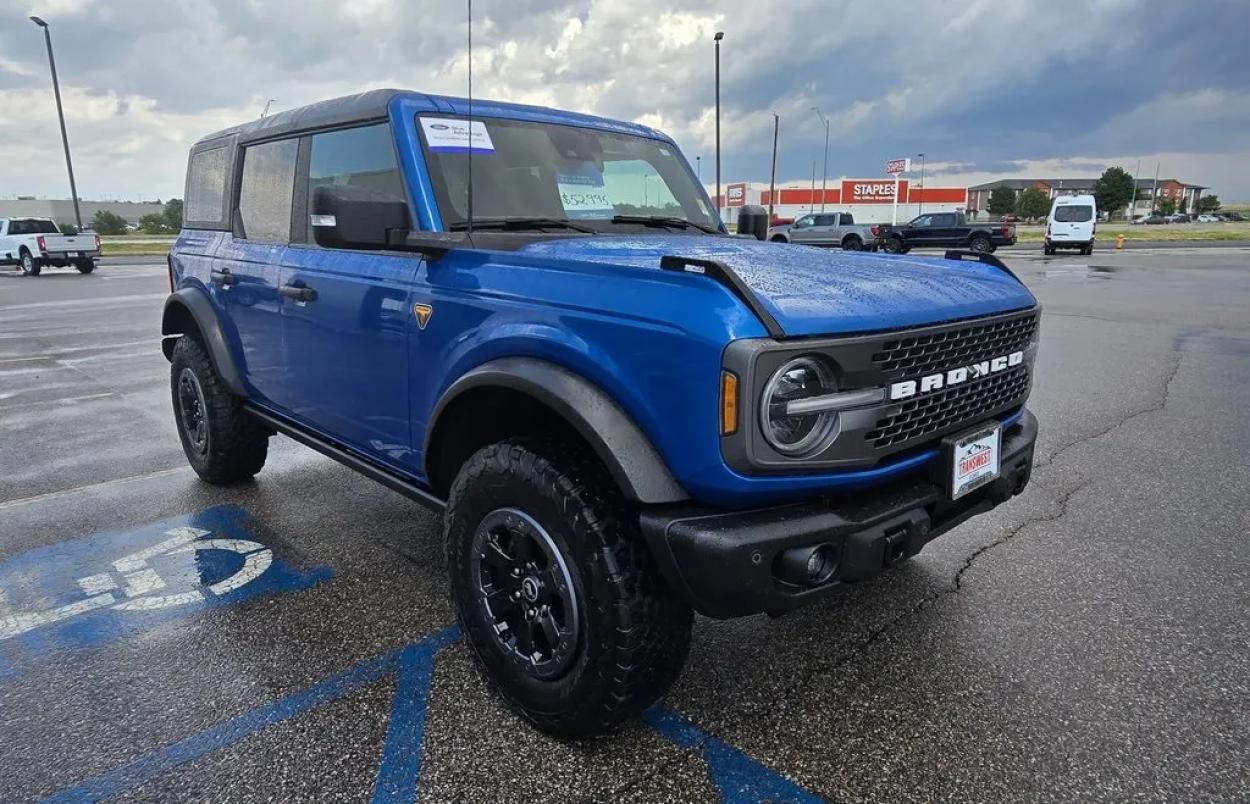 2022 Ford Bronco | Photo 3 of 29