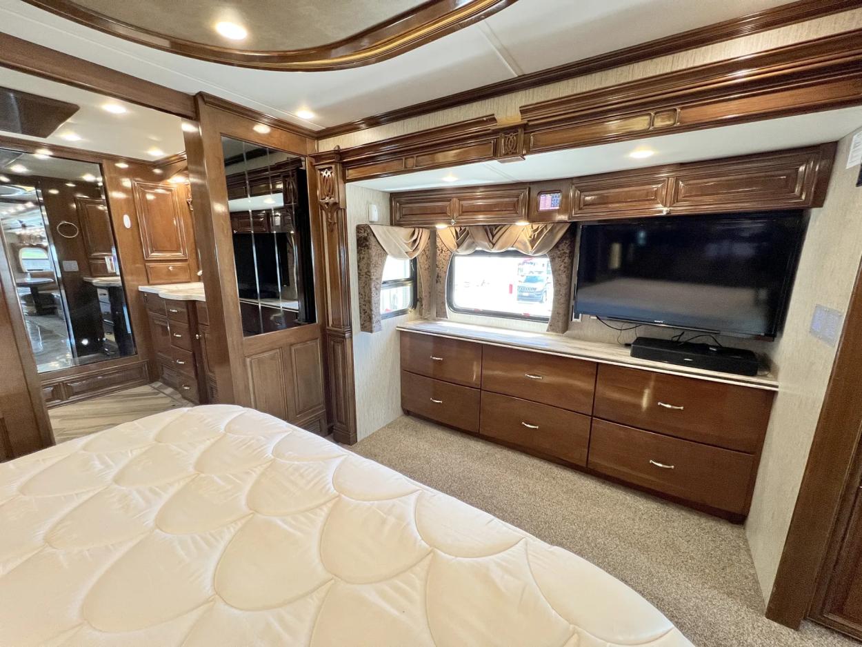 2015 Newmar Essex 4503 | Photo 14 of 29