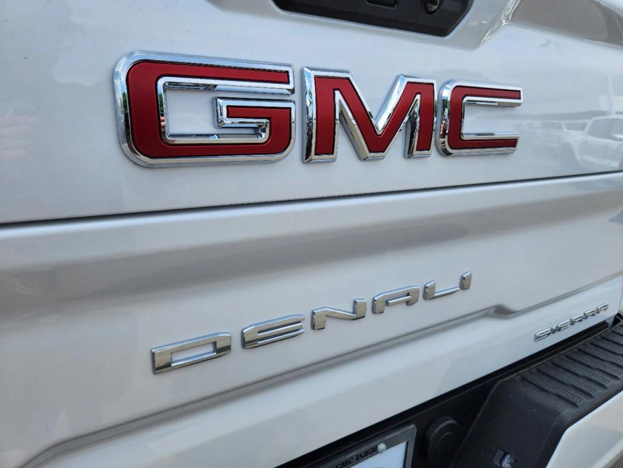 2024 GMC Sierra 3500HD Denali | Photo 12 of 28