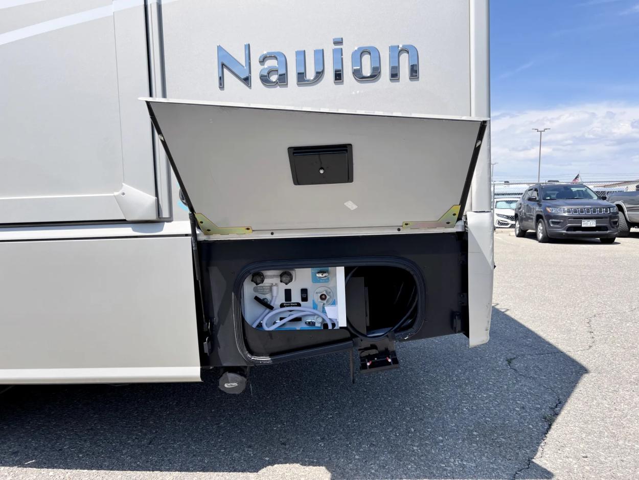 2022 Winnebago Navion 24D | Photo 19 of 24