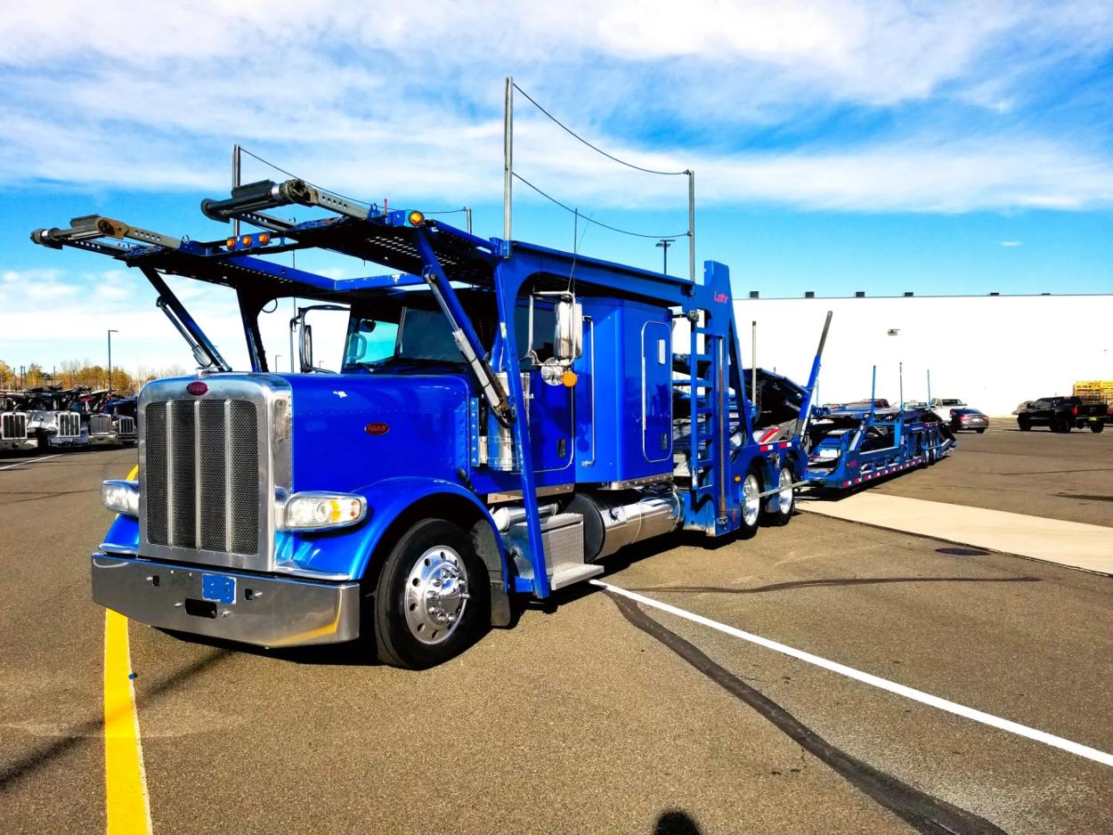 2019 Peterbilt 389 | Photo 1 of 27