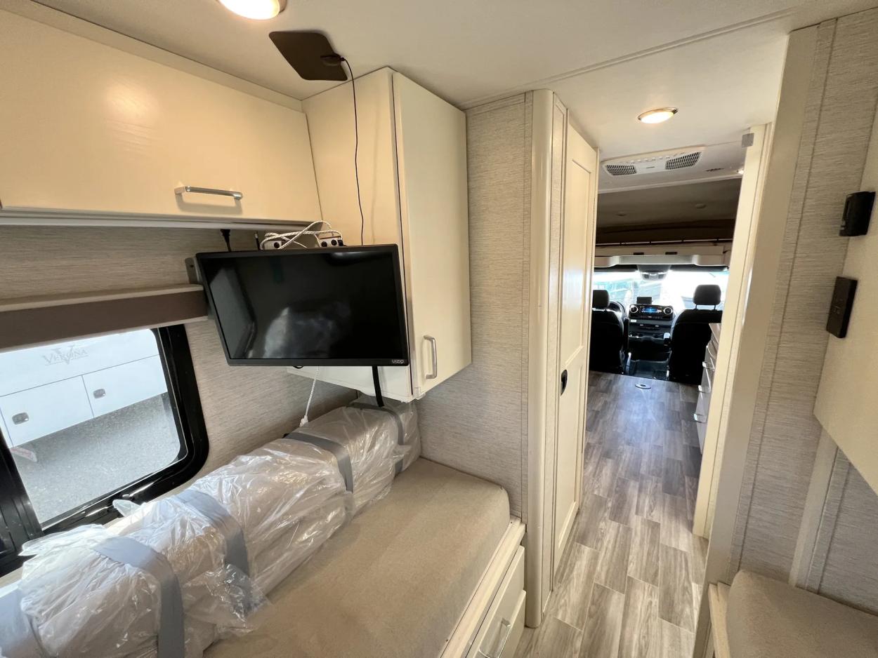 2021 Tiffin Wayfarer 25TW | Photo 15 of 25