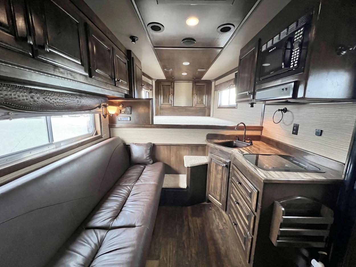 2015 Platinum Coach 4HGNLQ | Photo 5 of 25