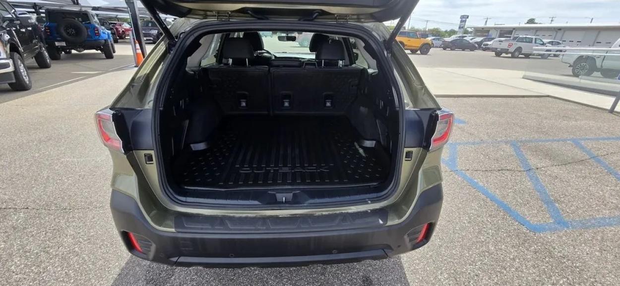 2021 Subaru Outback | Photo 8 of 31