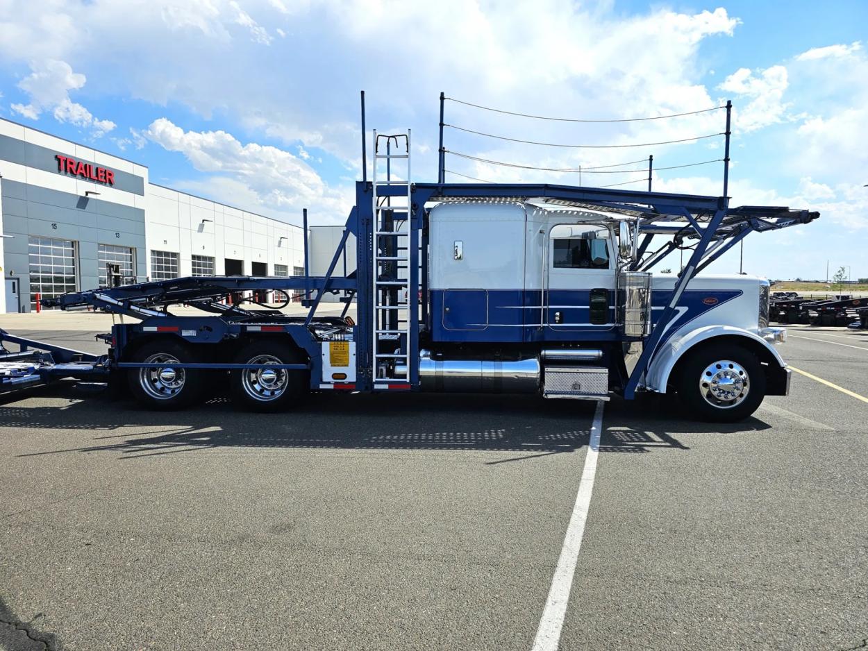 2019 Peterbilt 389 | Photo 4 of 32