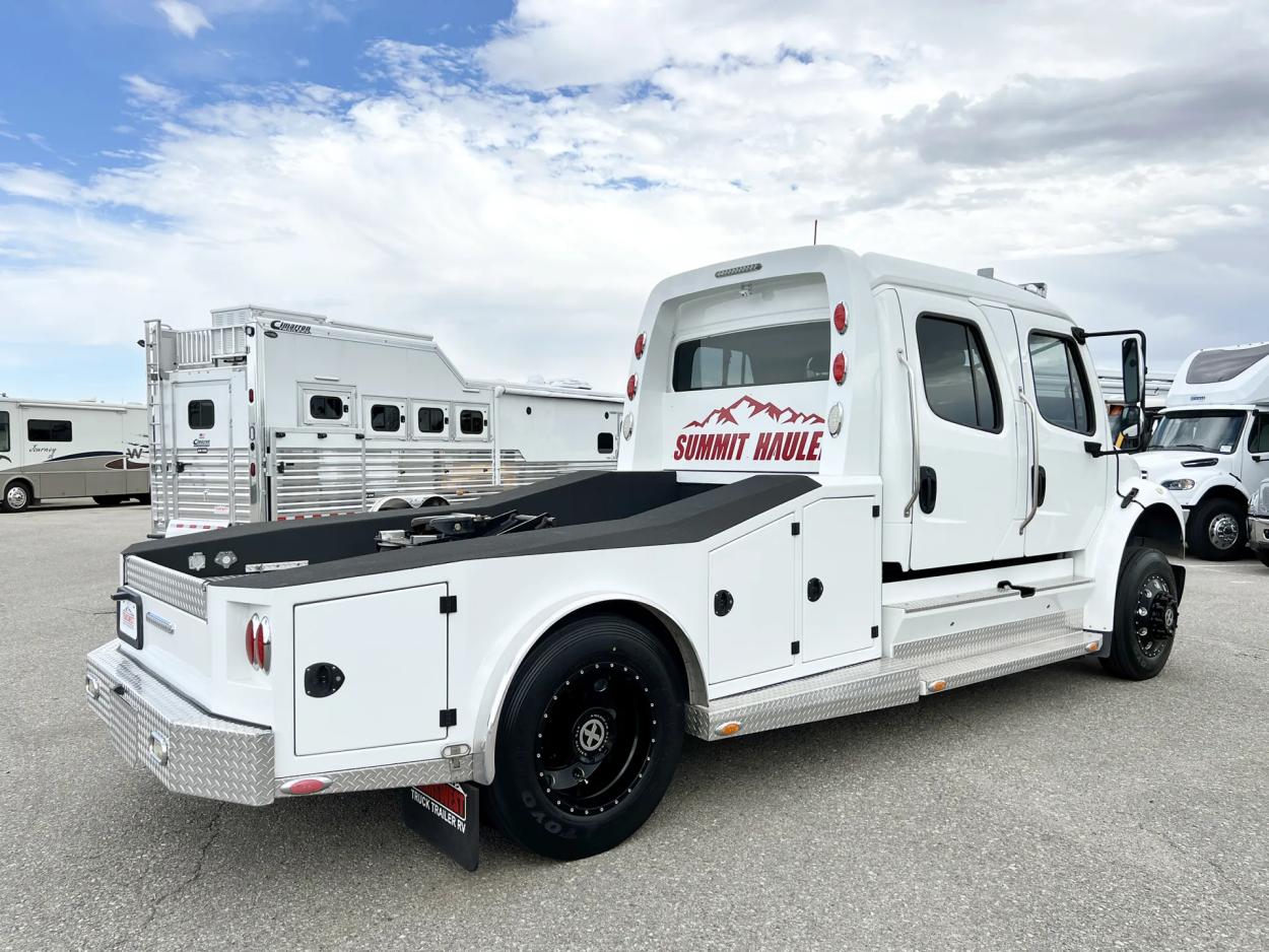 2018 Freightliner M2 106 Summit Hauler | Photo 15 of 23