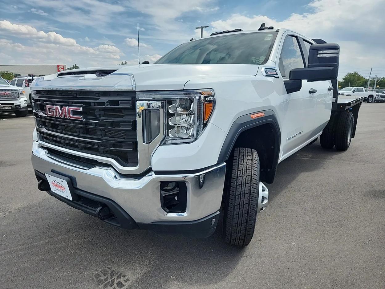 2020 GMC Sierra 3500HD CC | Photo 2 of 4