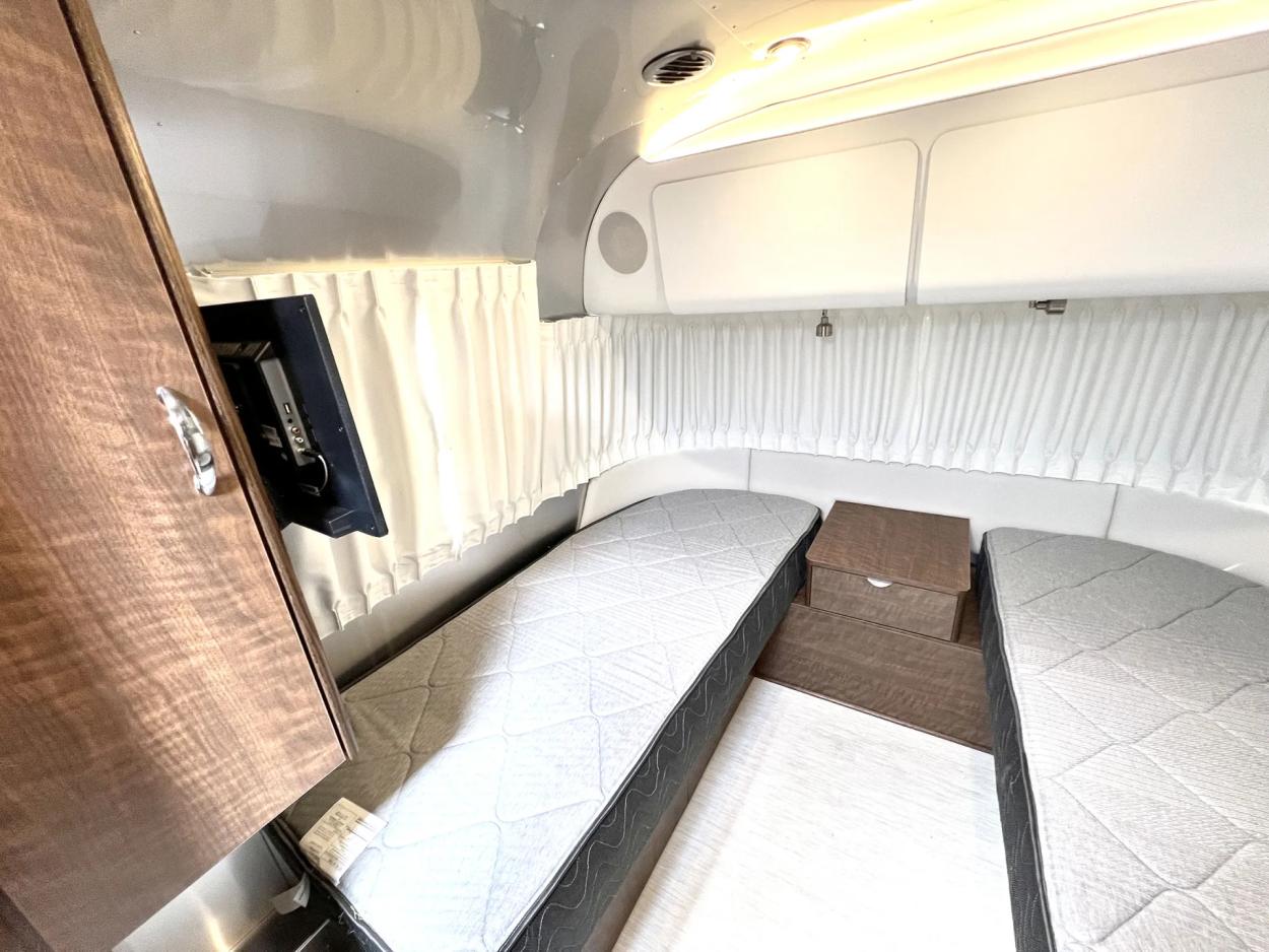 2023 Airstream Globetrotter M-27FB | Photo 15 of 23