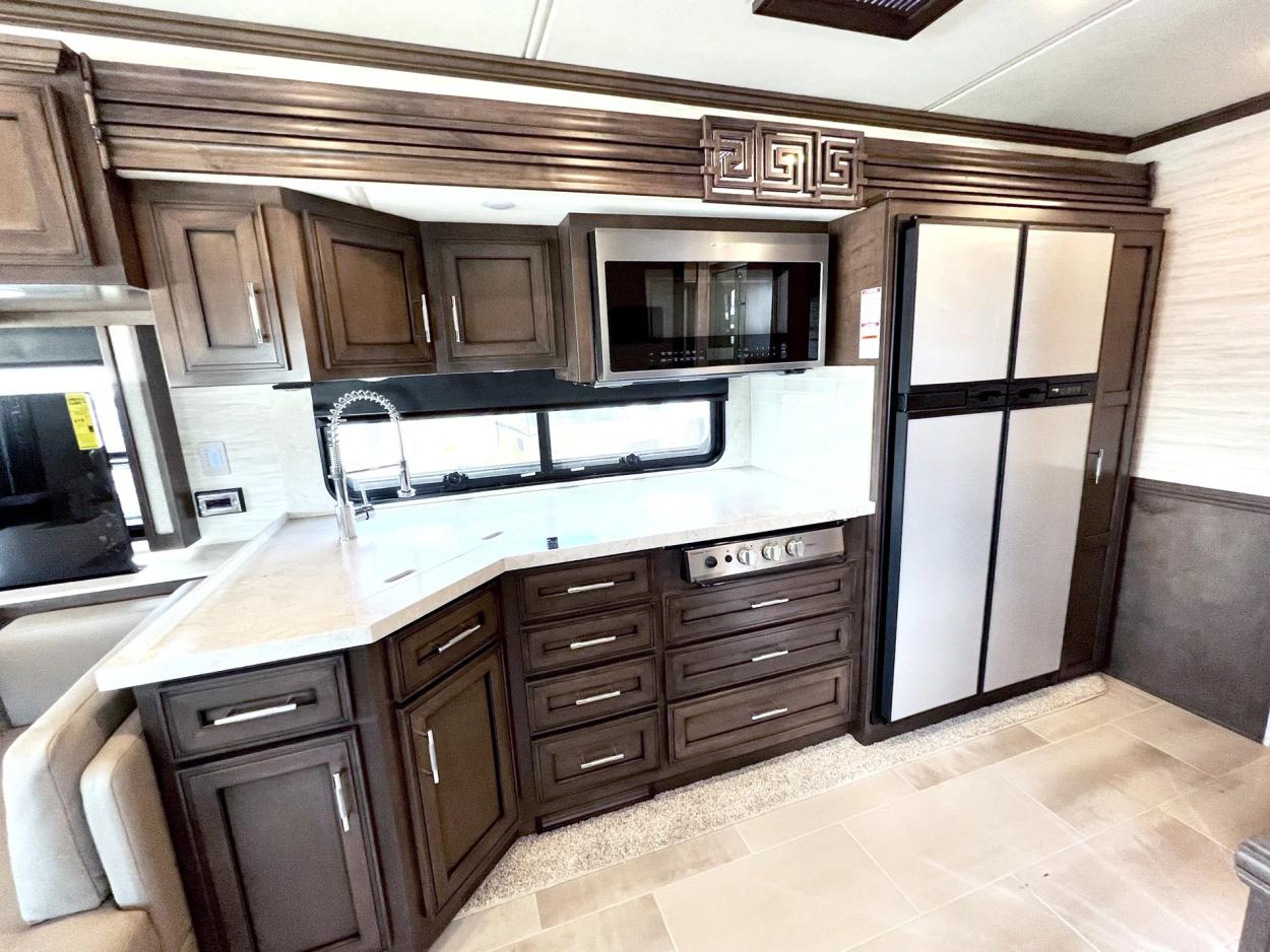 2023 Newmar Ventana 3412 | Photo 12 of 36