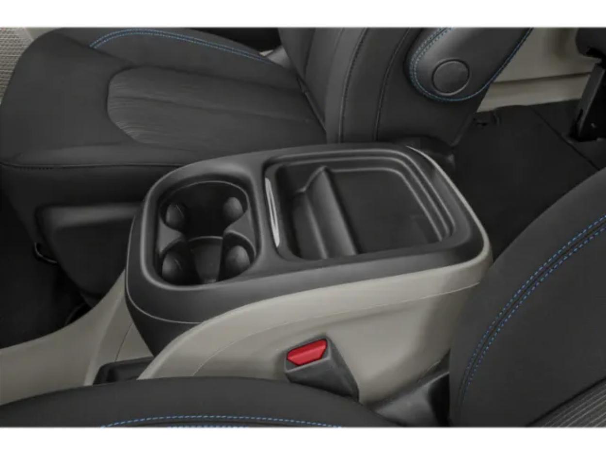 2022 Chrysler Pacifica | Photo 10 of 12