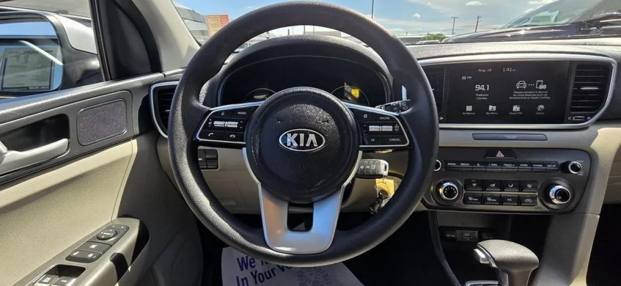 2020 Kia Sportage | Photo 13 of 27