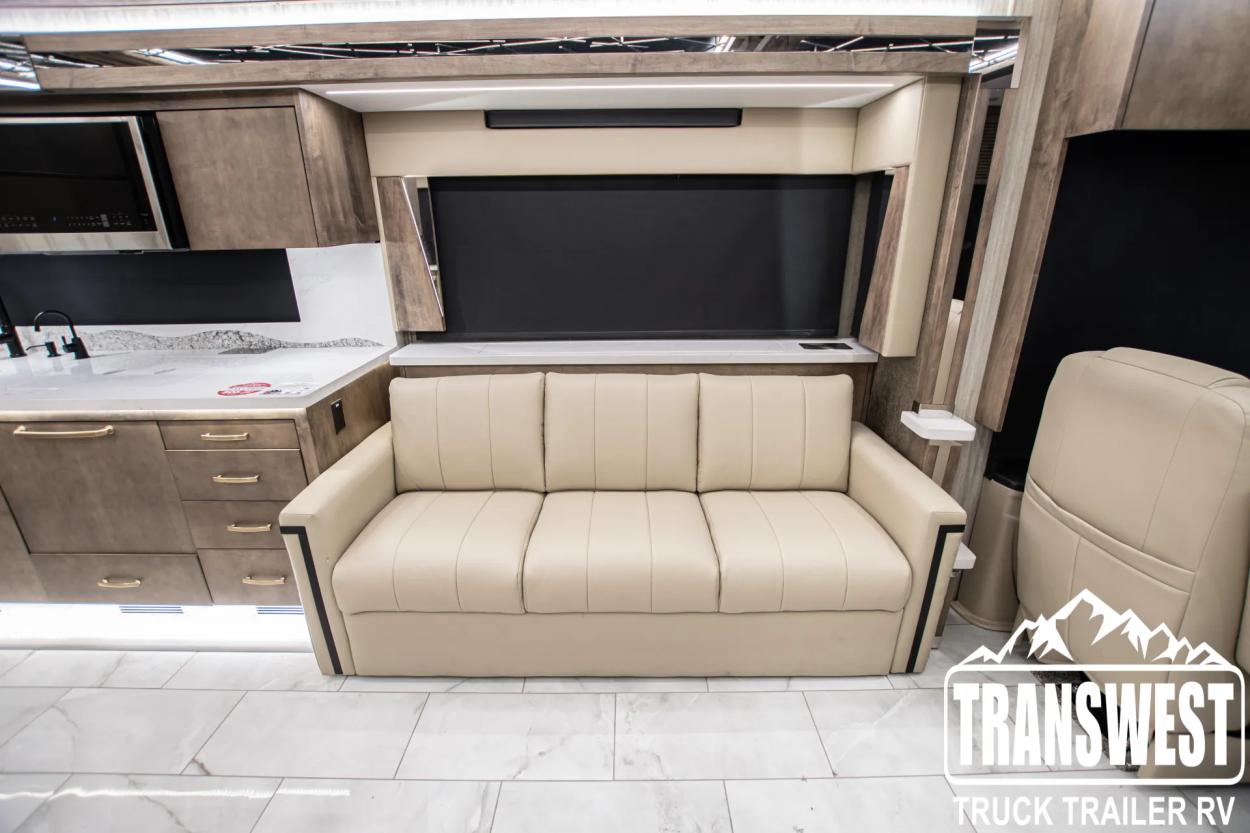 2025 Tiffin Zephyr 45 FZ | Photo 12 of 31