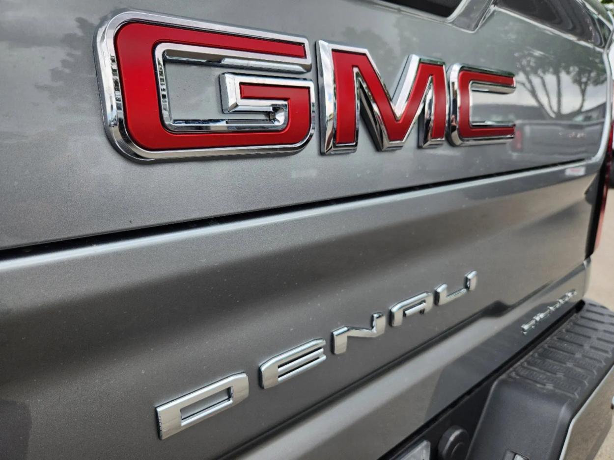 2024 GMC Sierra 2500HD Denali | Photo 12 of 27