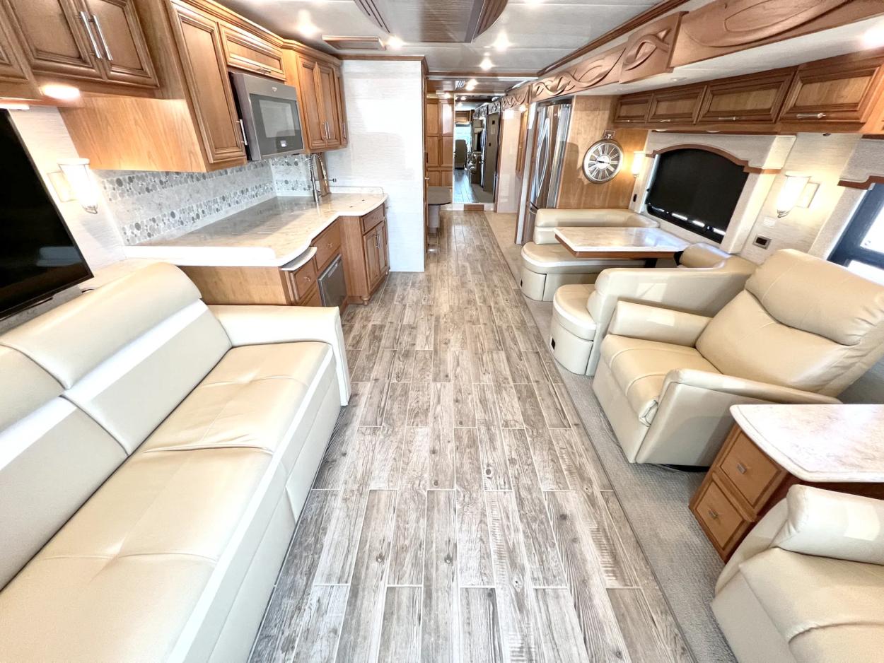 2018 Newmar Ventana 4369 | Photo 3 of 33