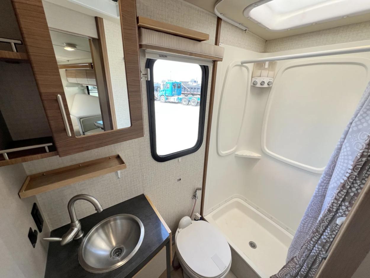 2016 Winnebago Navion 24M | Photo 14 of 22