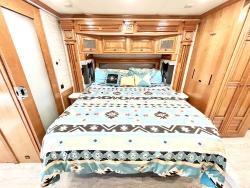 2019 Newmar Dutch Star 4363 | Thumbnail Photo 16 of 31