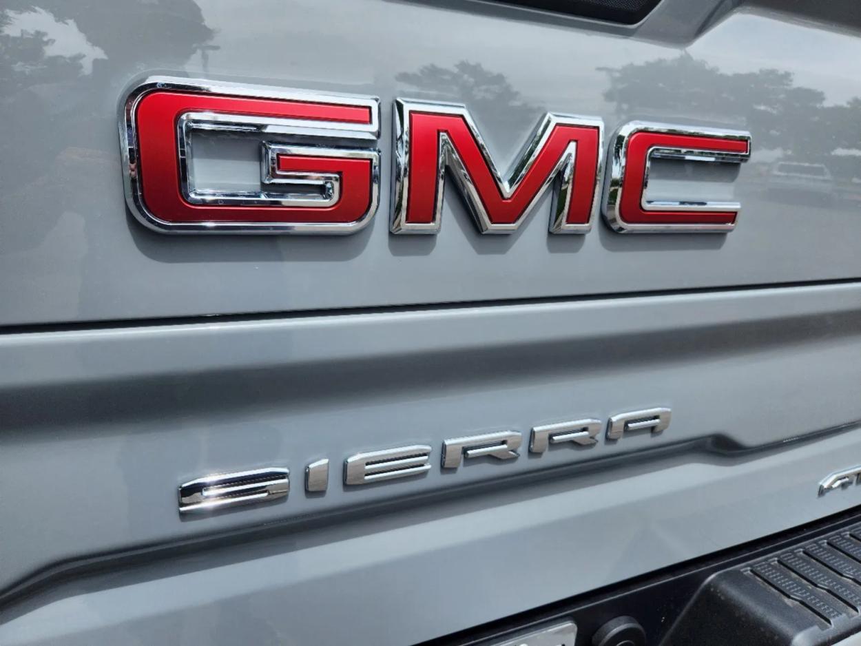 2024 GMC Sierra 1500 AT4 | Photo 14 of 29