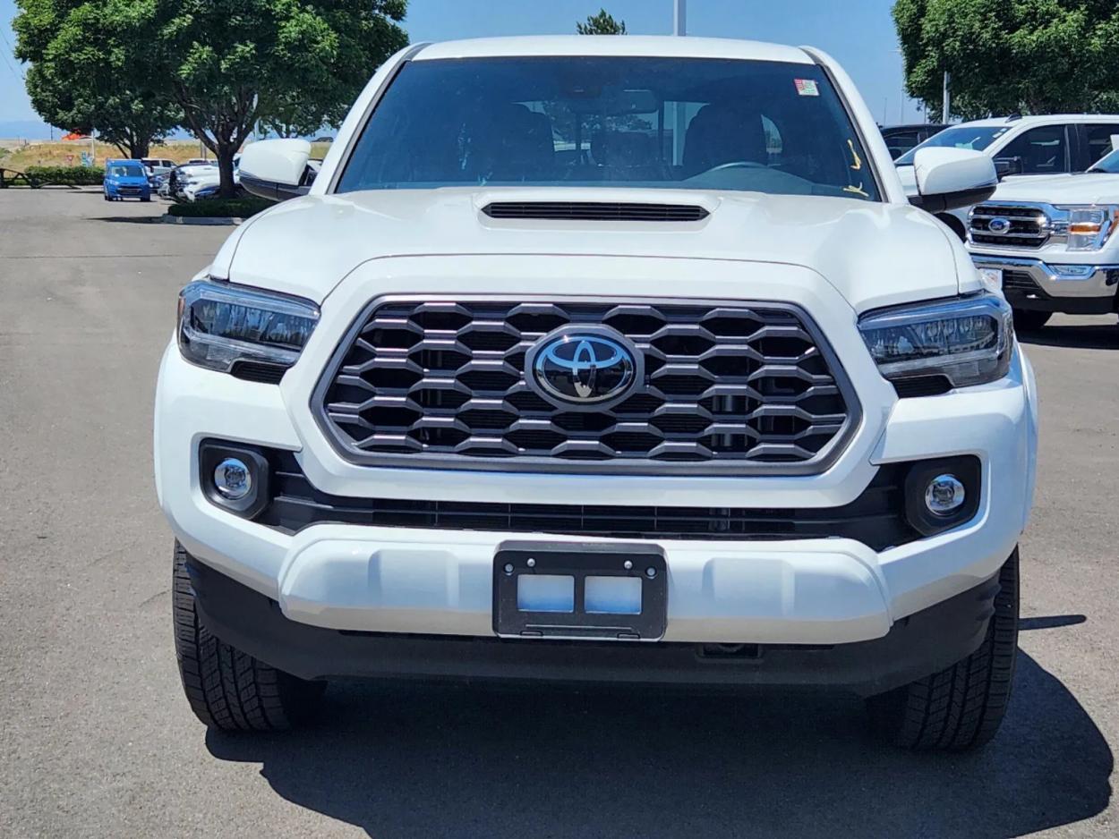 2023 Toyota Tacoma 4WD | Photo 4 of 27