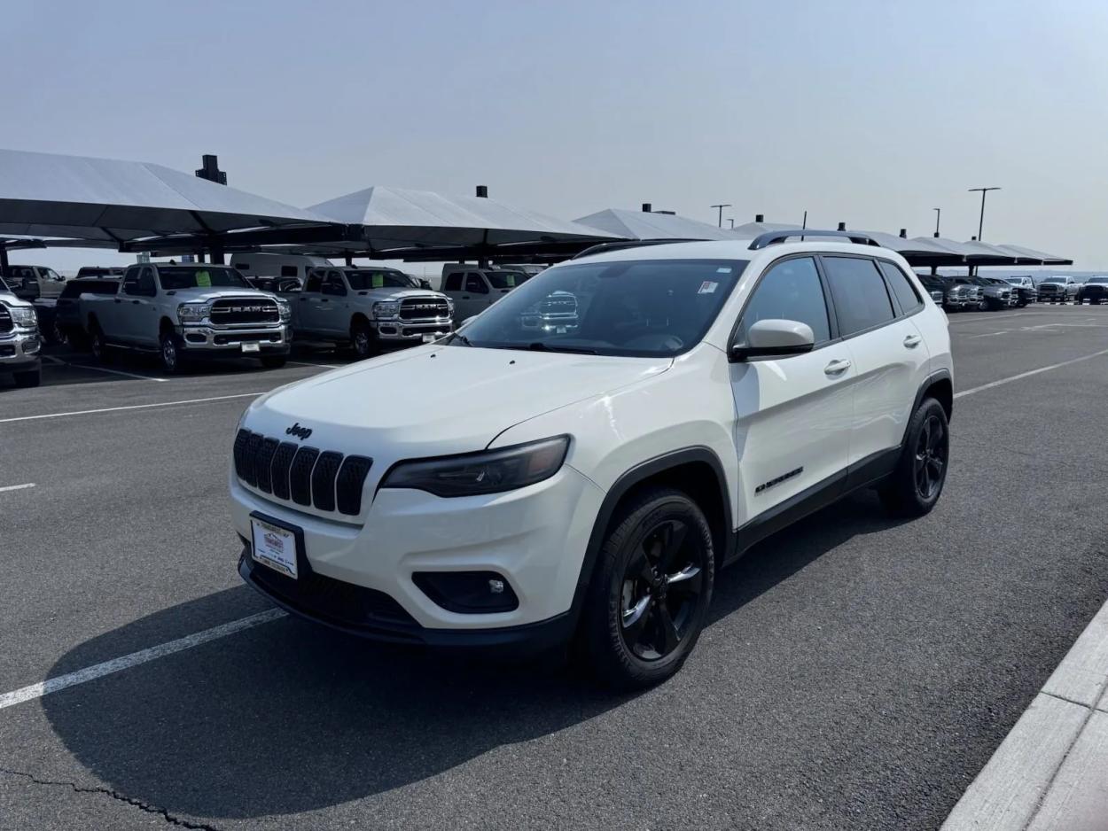 2019 Jeep Cherokee Latitude Plus | Photo 2 of 15