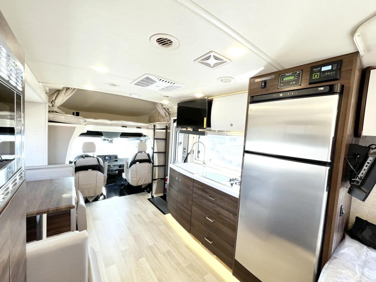 2023 Winnebago Navion 24J | Photo 9 of 36