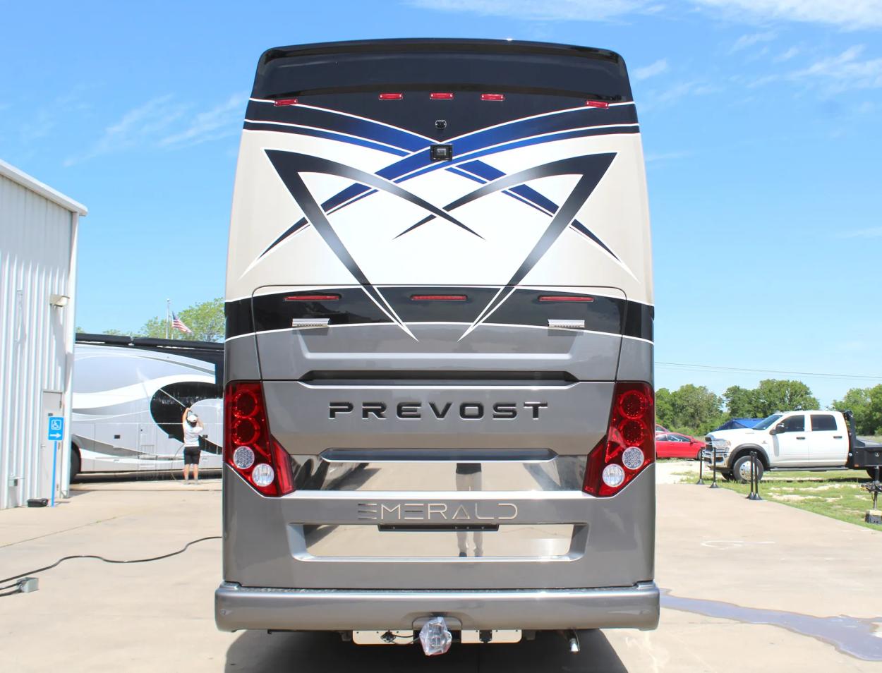 2023 Emerald Prevost H3-45 | Photo 11 of 24