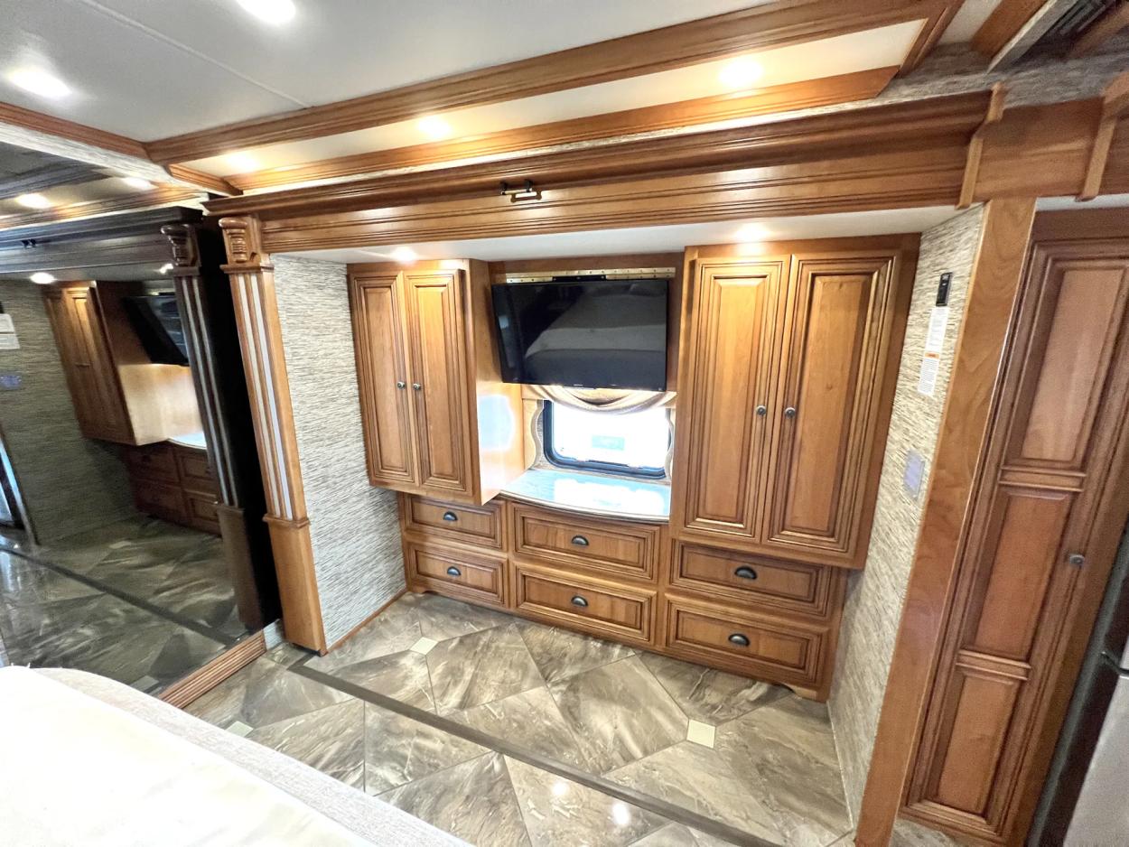 2016 Newmar Dutch Star 4018 | Photo 15 of 32