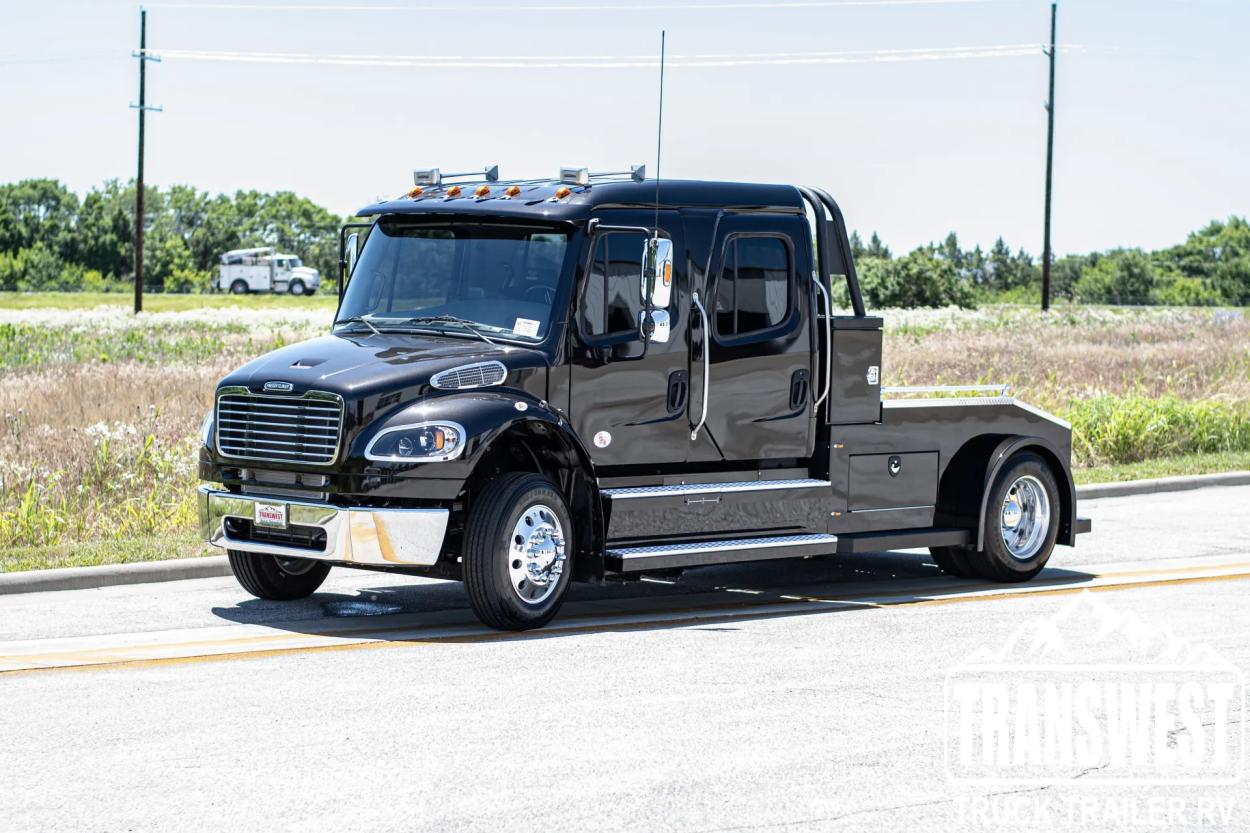 2023 Freightliner M2 106 Bolt | Photo 3 of 26