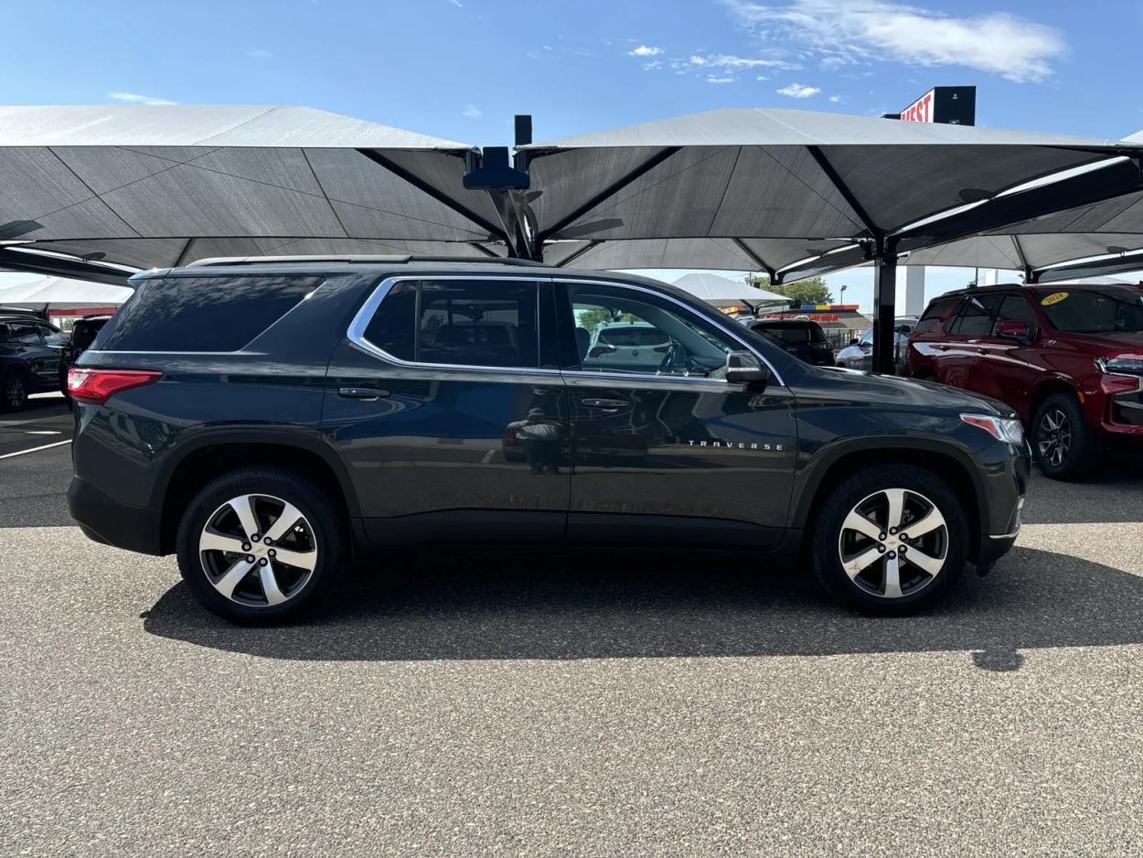 2021 Chevrolet Traverse LT Leather | Photo 5 of 28