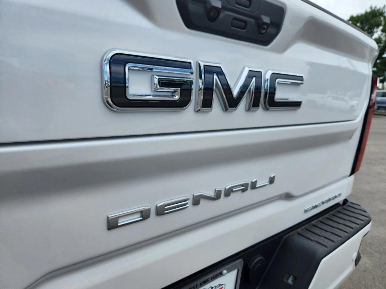 2024 GMC Sierra 2500HD Denali Ultimate | Photo 12 of 27