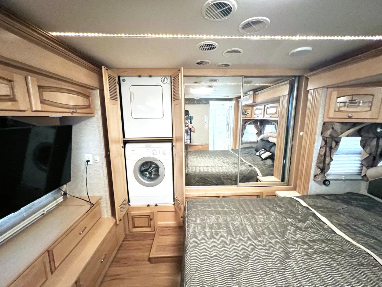 2007 Newmar Dutch Star 4324 | Photo 18 of 31